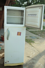 Heladera en la vereda