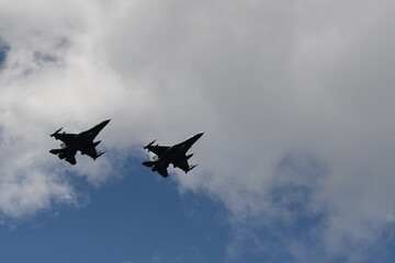 Fototapeta na wymiar F-16 fly-over