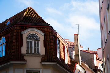 Obraz premium Buildings and architecture exterior view in old town of Tallinn, colorful old style houses roofs.