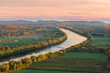beautiful overlook of Connecticut river in the fall from Mt Sugarloaf - obrazy, fototapety, plakaty
