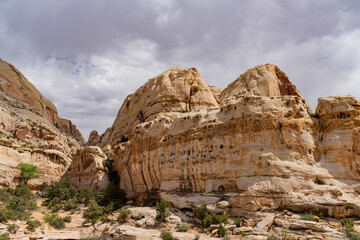 Fototapeta premium Beautiful landscape around the Hickman Bridge Trail of Capitol Reef National Park