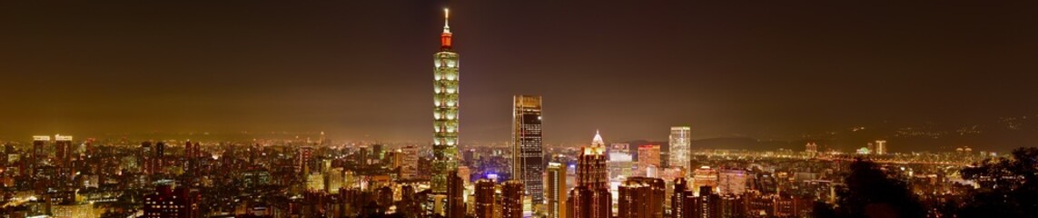 Fototapeta na wymiar Taipei cityscape from Elephant Mountain