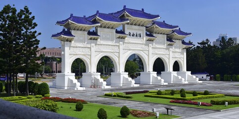 Obraz premium Arch at Liberty Square entrance, in Zhongzheng district, Taipei, Taiwan