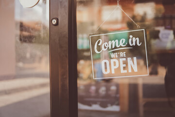 Label 'Sorry we're closed' notice sign wood board hanging on door front coffee shop.