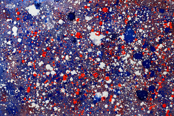 Spray paint after painting to form a beautiful pattern