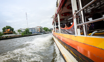 Fototapeta na wymiar the Tourism and travel in Bangkok by the Chao Phraya Express Boat.