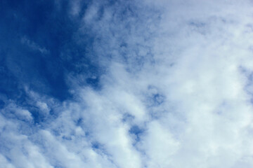beautiful photos of the blue sky on a clear day with clean white clouds, a combination of blue and white and sparkling sunlight add a sense of enthusiasm for outdoor activities