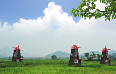 파란하늘과  풍차가 어울어진 소래습지 풍경