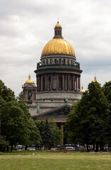 Fototapeta na wymiar Isaakievskiy cathedral in Petersburg