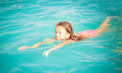 Fototapeta na wymiar Swimming gives you complete enjoyment.