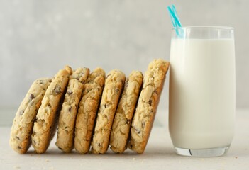 glass of milk and cookies