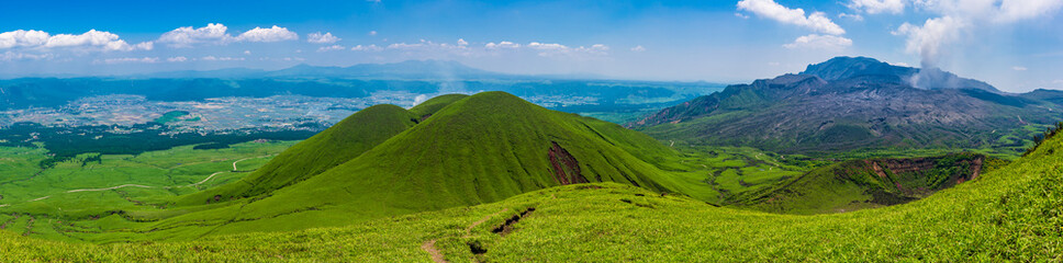 新緑の阿蘇山 往生岳