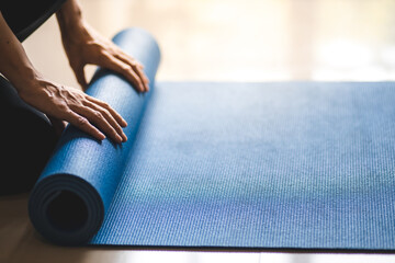 yoga mat storage after exercise It should be rolled up into a cylinder to maintain its condition.