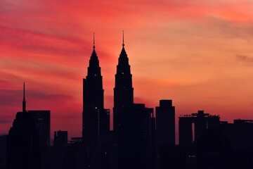Obraz premium Beautiful sunset over Kuala Lumpur cityscape