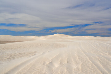 Fototapeta na wymiar the beautiful sands of the desert