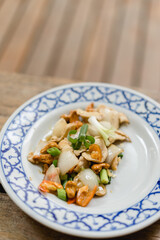 Thailändisches Street Food Hühnchen mit Gemüse