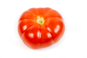 grosse tomate rouge sur un fond blanc