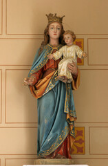 Obraz premium Virgin Mary with baby Jesus statue in the church of St. John the Baptist in Sveti Ivan Zabno, Croatia