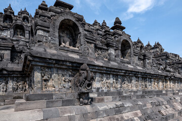 Fototapeta premium Statues and Stupas of the Borobudur Temple, West Java, Indonesia (750AD)