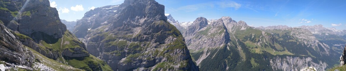 Fototapeta na wymiar Stunning Mountain Panorama Glarus Switzerland