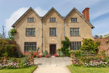 Fototapeta na wymiar Packwood house is a medieval, elizabethan tudor manor house in the Warwickshire countryside.