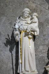 Obraz premium Saint Anthony of Padua statue on the altar in the Basilica of Our Lady of Bistrica in Marija Bistrica, Croatia