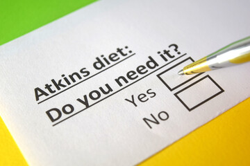 Obraz premium One person is answering question about atkins diet.