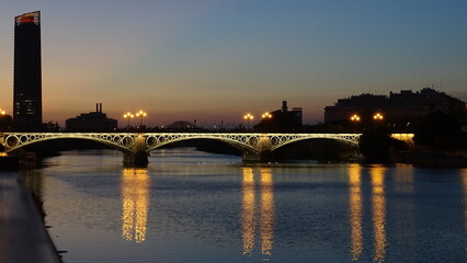 Obraz premium Puente de Triana - Sevilla 02 Junio 2020