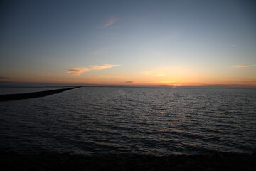 Obraz premium Dramatischer Sonnenuntergang an der Nordsee im Herbst