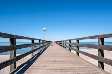 Seebrücke an der Ostseeküste in Wustrow auf dem Fischland-Darß