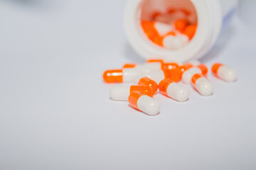 Tablets. Orange capsules.