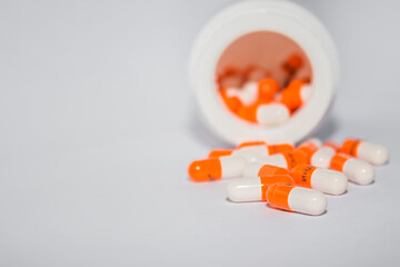 Tablets. Orange capsules.