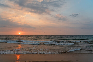 Naklejka na ściany i meble Sri Lanka ocean sunset view, beach seascape with picturesque waves