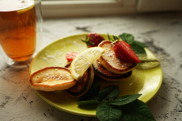 pancakes with strawberries