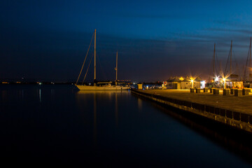 Fototapeta na wymiar night view of the marina