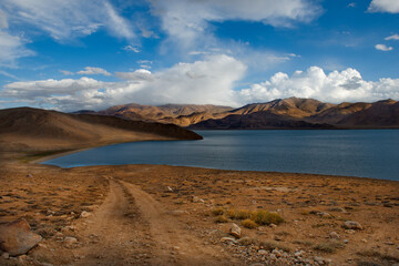 Fototapeta na wymiar Tajikistan. High-altitude desert lake Yashilkul on the North-Eastern section of the Pamir highway.