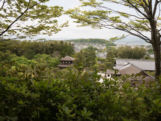 Vistas del Templo Gingaku-ji desde sus jardines, en Kioto, Jap&oacute;n
