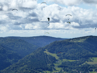 Fototapeta na wymiar Paragliders at Treh Markstein in France