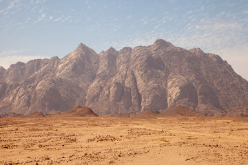Fototapeta na wymiar mountains in the desert near the city of Hurghada