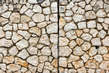 Irregular clear stone wall
