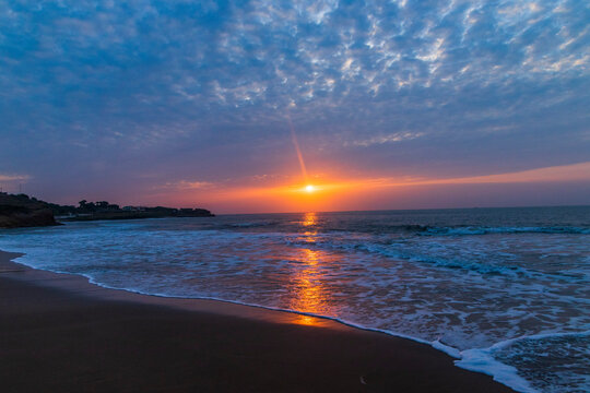 Sunrise at Jalhandar beach in Diu