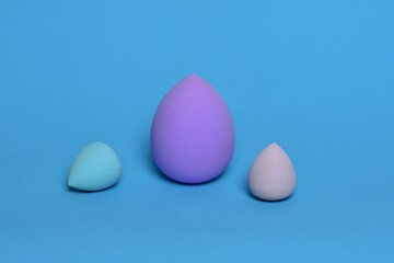 different size makeup puff. good looks. beauty