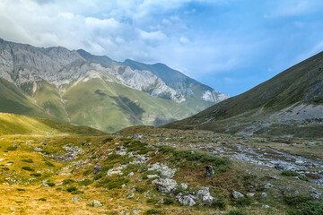 Fototapeta na wymiar Mountain landscape with valley. free