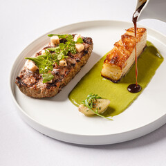Grilled cutlet with sauce and gratin. 