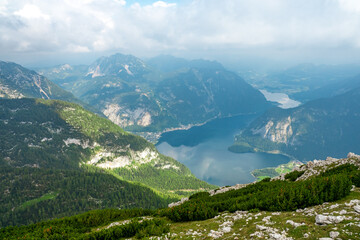 Fototapeta na wymiar Stunning view of Lake Hallstatt (Hallstättersee) in the Salzkammergut region, OÖ, Austria, seen from the peak of the Krippenstein mountain