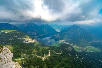 Stunning view of Lake Hallstatt (Hallstättersee) in the Salzkammergut region, OÖ, Austria, seen from the peak of the Krippenstein mountain