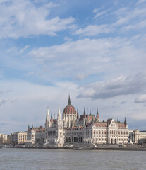 Fototapeta na wymiar Hungarian Parliament facing Danube with clouds overhead in Budapest winter morning
