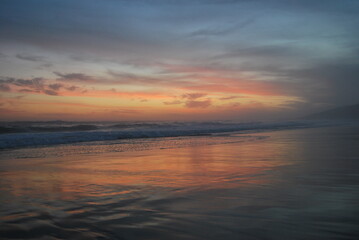 Fototapeta na wymiar pink sunset over the ocean