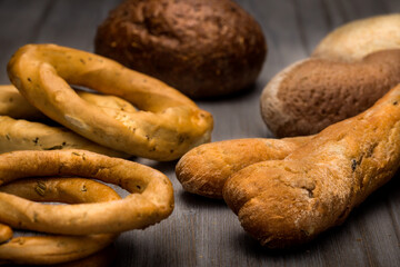 Composizione di pane e taralli