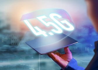 Your fingers support the 4.5G service tablet in surfing the virtual world.